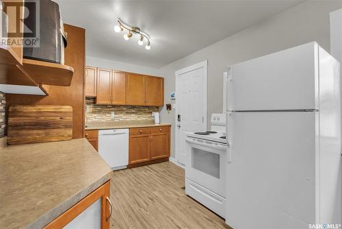 442 X Avenue N, Saskatoon, SK - Indoor Photo Showing Kitchen