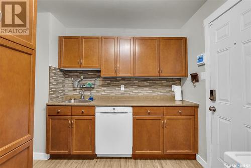 442 X Avenue N, Saskatoon, SK - Indoor Photo Showing Kitchen