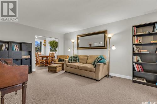 442 X Avenue N, Saskatoon, SK - Indoor Photo Showing Living Room