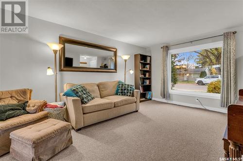 442 X Avenue N, Saskatoon, SK - Indoor Photo Showing Living Room