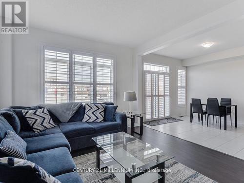 2240 Grainger Loop, Innisfil, ON - Indoor Photo Showing Living Room