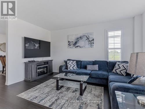 2240 Grainger Loop, Innisfil, ON - Indoor Photo Showing Living Room