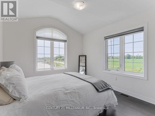 2240 Grainger Loop, Innisfil, ON - Indoor Photo Showing Bedroom