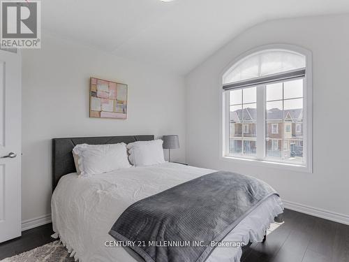 2240 Grainger Loop, Innisfil, ON - Indoor Photo Showing Bedroom