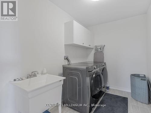 2240 Grainger Loop, Innisfil, ON - Indoor Photo Showing Laundry Room