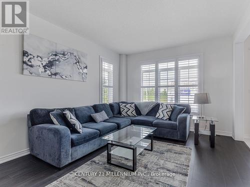 2240 Grainger Loop, Innisfil, ON - Indoor Photo Showing Living Room