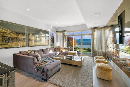 2305 Bridgeview Road, West Kelowna, BC - Indoor Photo Showing Living Room