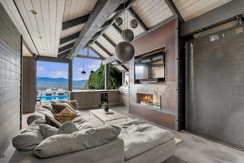 2305 Bridgeview Road, West Kelowna, BC - Indoor Photo Showing Living Room With Fireplace