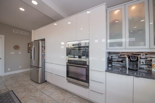 7505 Kennedy Lane, Vernon, BC - Indoor Photo Showing Kitchen