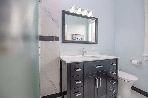 7505 Kennedy Lane, Vernon, BC - Indoor Photo Showing Bathroom