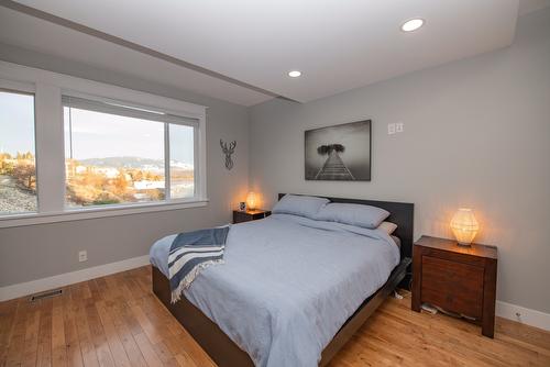 7505 Kennedy Lane, Vernon, BC - Indoor Photo Showing Bedroom