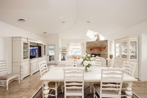 401-538 Mckay Avenue, Kelowna, BC - Indoor Photo Showing Dining Room