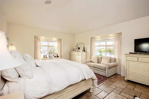 401-538 Mckay Avenue, Kelowna, BC - Indoor Photo Showing Bedroom