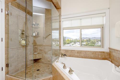 401-538 Mckay Avenue, Kelowna, BC - Indoor Photo Showing Bathroom