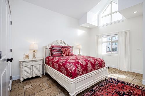 401-538 Mckay Avenue, Kelowna, BC - Indoor Photo Showing Bedroom