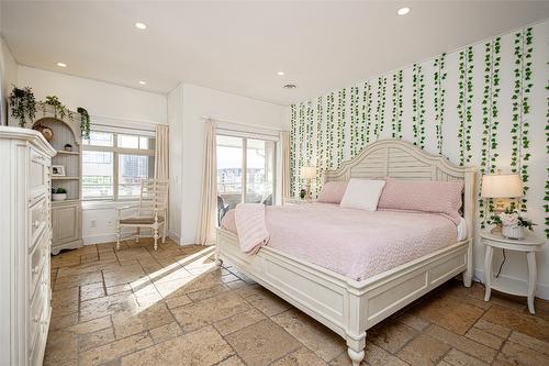 401-538 Mckay Avenue, Kelowna, BC - Indoor Photo Showing Bedroom