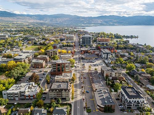 401-538 Mckay Avenue, Kelowna, BC - Outdoor With Body Of Water With View