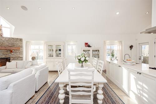 401-538 Mckay Avenue, Kelowna, BC - Indoor Photo Showing Dining Room