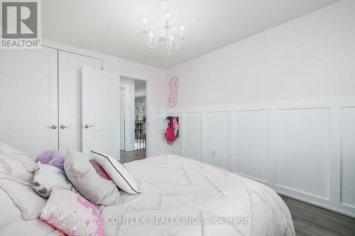 39 Blossomview Court, Whitby, ON - Indoor Photo Showing Bedroom