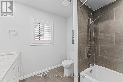 39 Blossomview Court, Whitby, ON - Indoor Photo Showing Bathroom