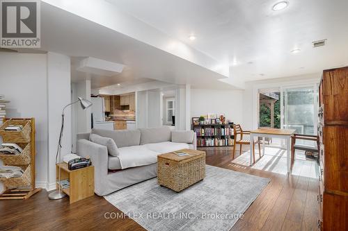 39 Blossomview Court, Whitby, ON - Indoor Photo Showing Living Room