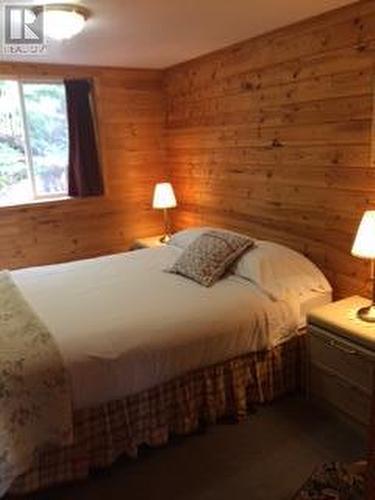 1200 Hotsprings Road Road Lot# 2, Nakusp, BC - Indoor Photo Showing Bedroom