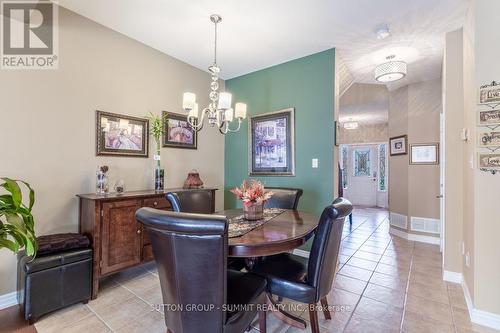 4002 Alexan Crescent, Burlington, ON - Indoor Photo Showing Dining Room