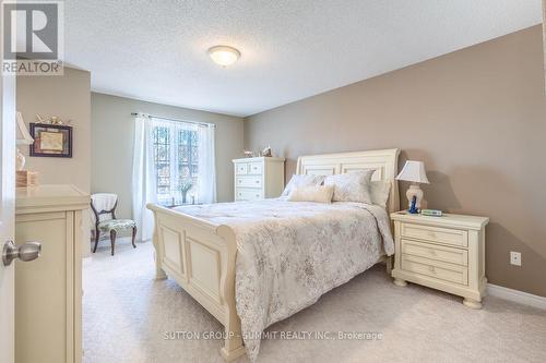 4002 Alexan Crescent, Burlington, ON - Indoor Photo Showing Bedroom