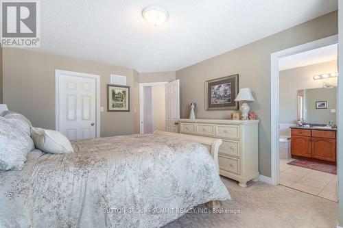 4002 Alexan Crescent, Burlington, ON - Indoor Photo Showing Bedroom