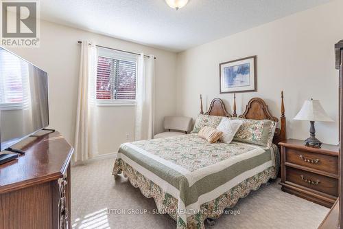 4002 Alexan Crescent, Burlington, ON - Indoor Photo Showing Bedroom