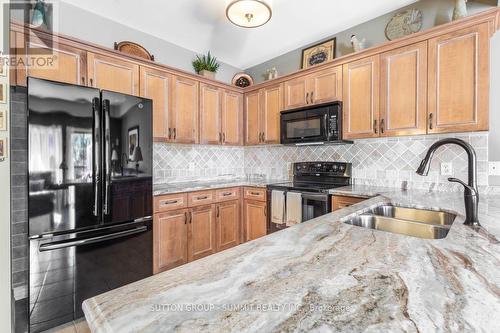 4002 Alexan Crescent, Burlington, ON - Indoor Photo Showing Kitchen With Double Sink