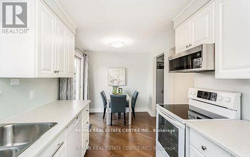 868 Cabot Trail, Milton, ON - Indoor Photo Showing Kitchen