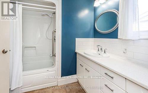 868 Cabot Trail, Milton, ON - Indoor Photo Showing Bathroom