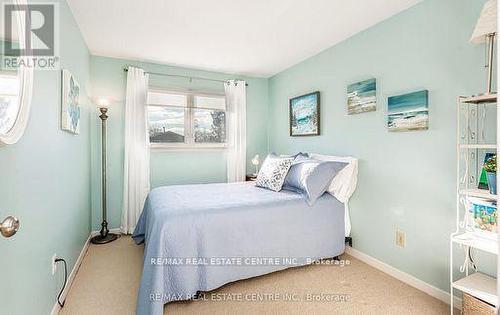 868 Cabot Trail, Milton, ON - Indoor Photo Showing Bedroom