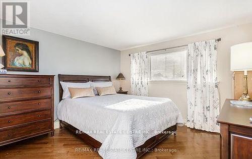 868 Cabot Trail, Milton, ON - Indoor Photo Showing Bedroom