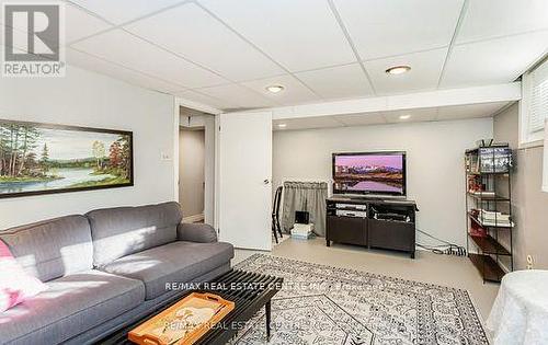 868 Cabot Trail, Milton, ON - Indoor Photo Showing Living Room