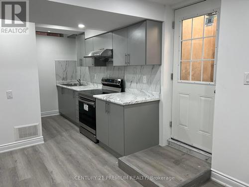 Bsmt - 6 Clearview Court, Brampton, ON - Indoor Photo Showing Kitchen