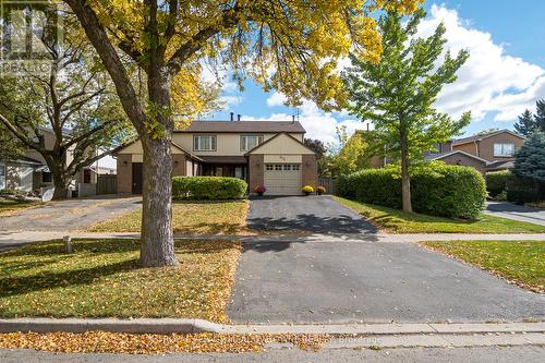 822 Laurier Avenue, Milton, ON - Outdoor With Facade