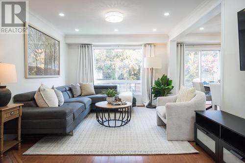 822 Laurier Avenue, Milton, ON - Indoor Photo Showing Living Room