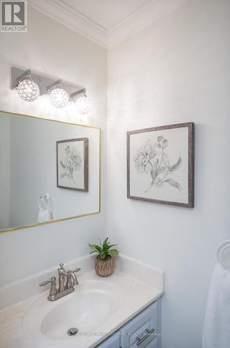 822 Laurier Avenue, Milton, ON - Indoor Photo Showing Bathroom