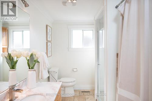 822 Laurier Avenue, Milton, ON - Indoor Photo Showing Bathroom