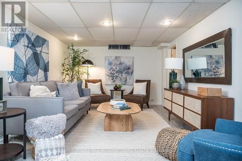 822 Laurier Avenue, Milton, ON - Indoor Photo Showing Living Room