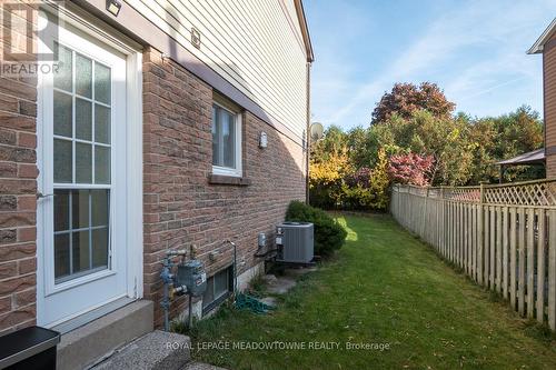 822 Laurier Avenue, Milton, ON - Outdoor With Exterior