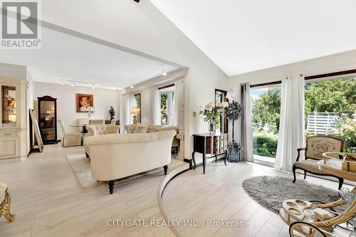 195 Ellwood Drive W, Caledon, ON - Indoor Photo Showing Living Room