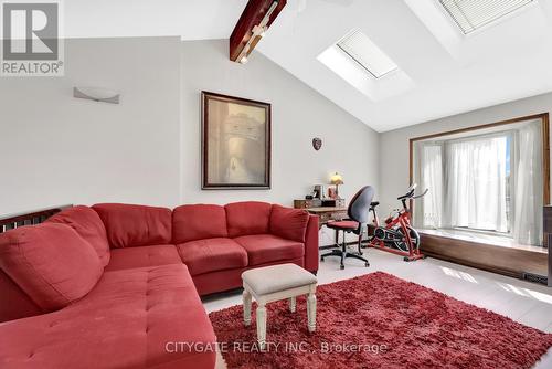 195 Ellwood Drive W, Caledon, ON - Indoor Photo Showing Living Room