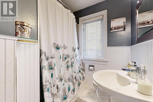 112 Fifth Street, Toronto, ON - Indoor Photo Showing Bathroom