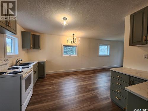 265 8Th Avenue W, Melville, SK - Indoor Photo Showing Kitchen