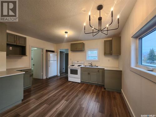 265 8Th Avenue W, Melville, SK - Indoor Photo Showing Kitchen With Double Sink