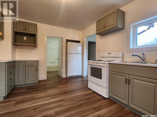 265 8Th Avenue W, Melville, SK - Indoor Photo Showing Kitchen