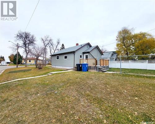 265 8Th Avenue W, Melville, SK - Outdoor